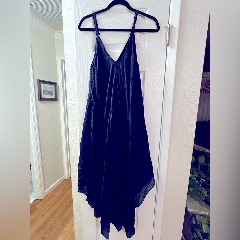 Navy midi summer dress, new with tags. Lined, shark-bite bottom. Size M.